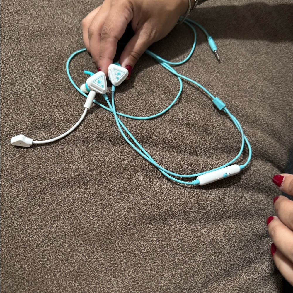 Turle Beach headset with microphone Turquoise and White Wired Earbuds
